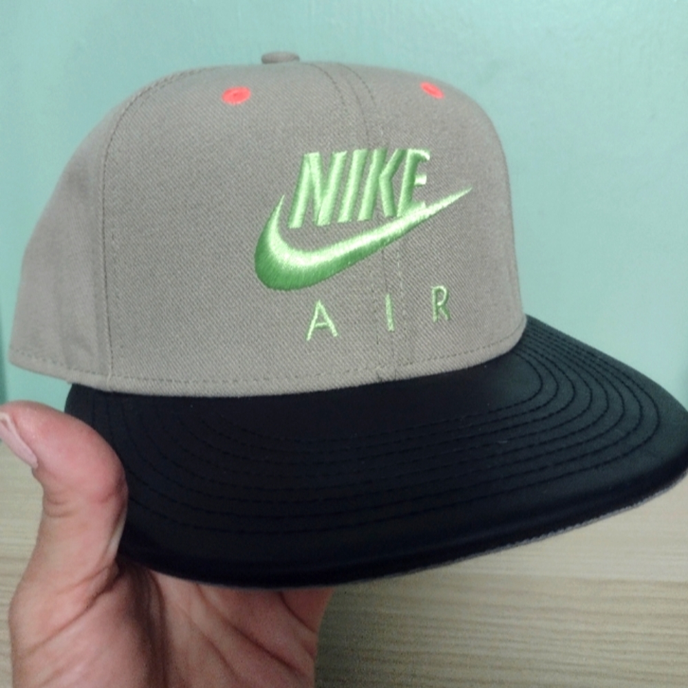 NWOT Nike Air True Snapback Hat